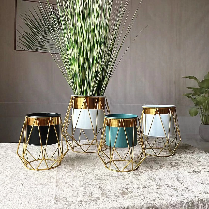 METAL STAND VASE
