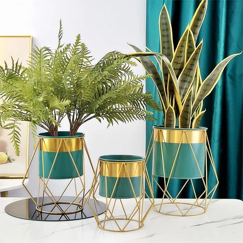 METAL STAND VASE