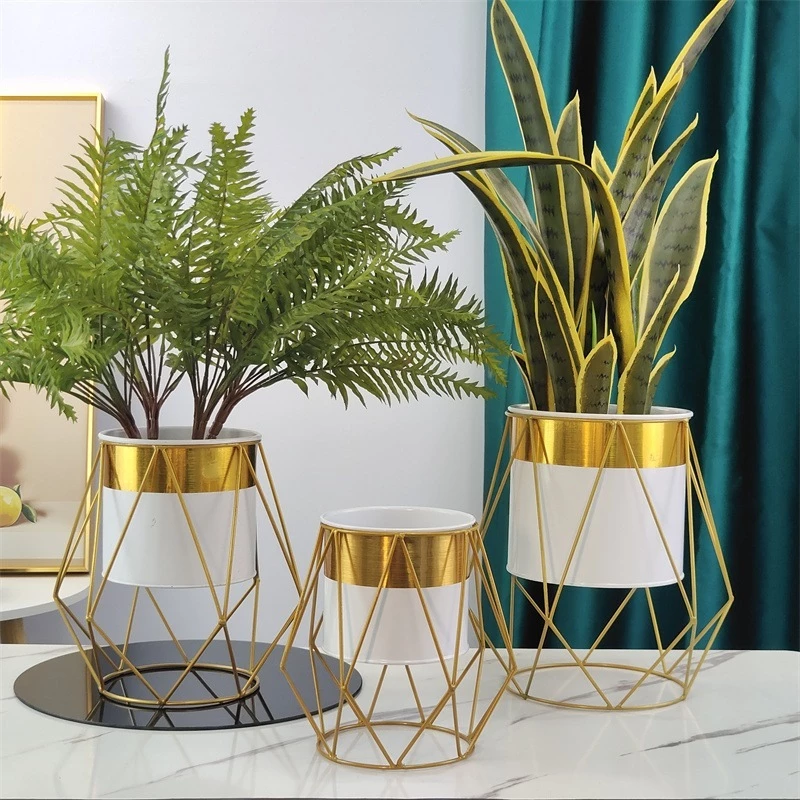 METAL STAND VASE